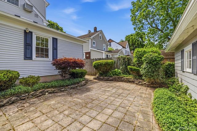 825 James Avenue, Niagara Falls, NY 14305