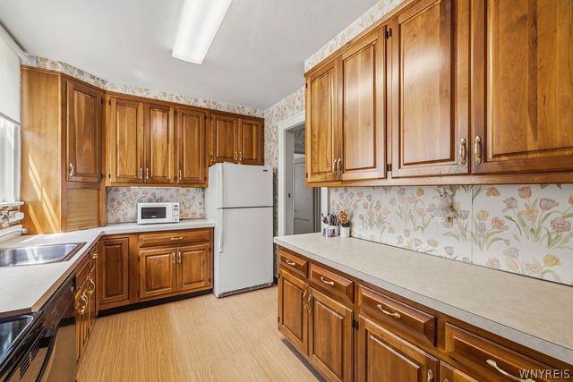 825 James Avenue, Niagara Falls, NY 14305