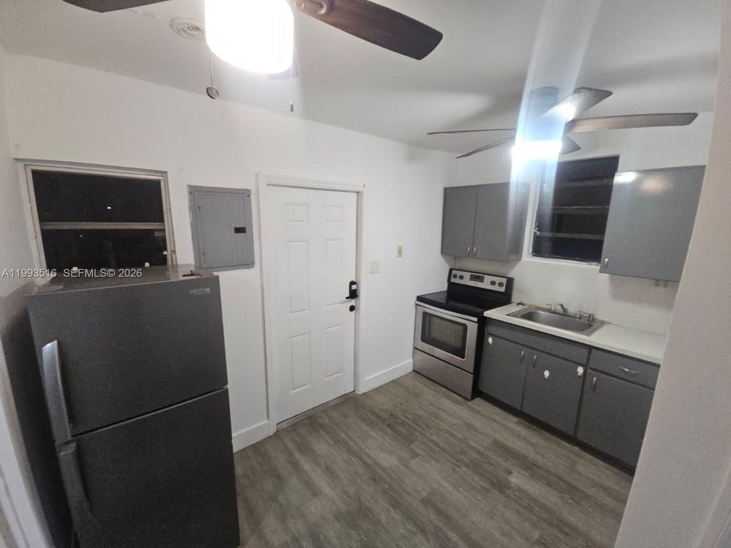 784 NW 100th St C, Miami, FL 33150