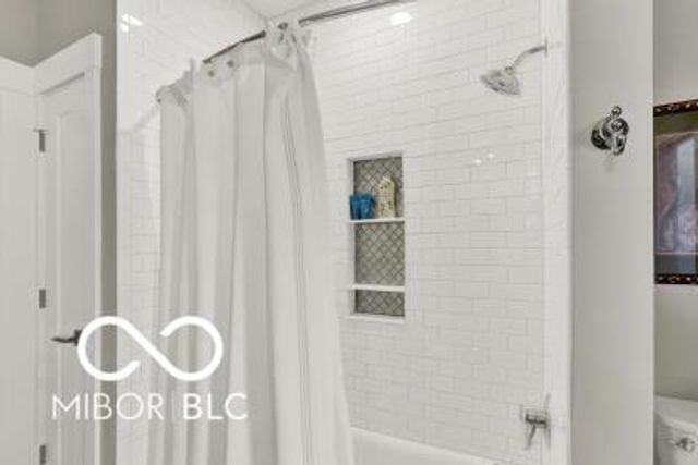 8145 Hanley Lane, Zionsville, IN 46077