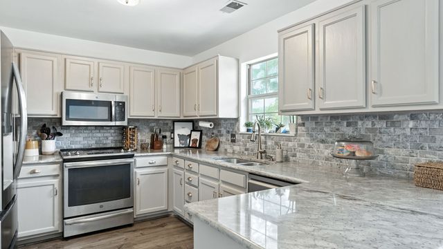 102 Oxford Ct, Goodlettsville, TN 37072