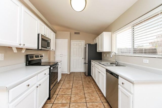 1702 W Jupiter Way, Chandler, AZ 85224