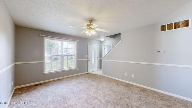 6815 Currington Cir, Louisville, KY 40258