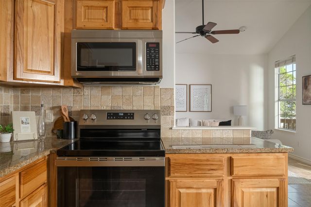 1816 Spring Valley DR, Dripping Springs, TX 78620