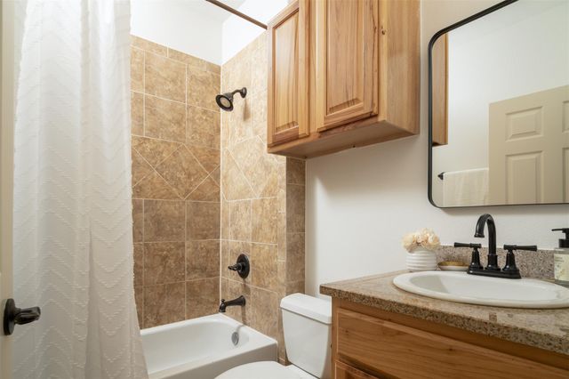 1816 Spring Valley DR, Dripping Springs, TX 78620