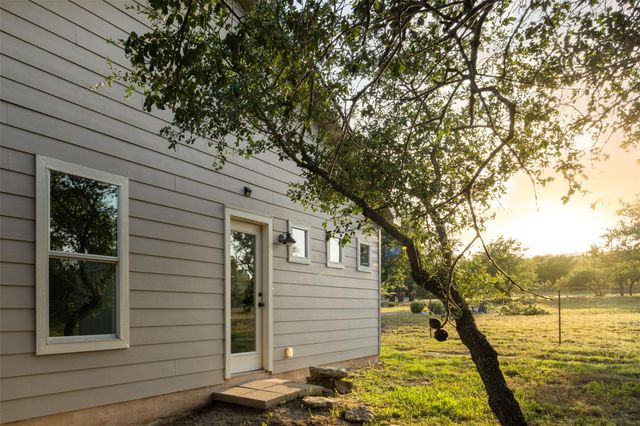 1816 Spring Valley DR, Dripping Springs, TX 78620