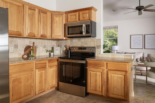 1816 Spring Valley DR, Dripping Springs, TX 78620