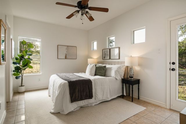 1816 Spring Valley DR, Dripping Springs, TX 78620