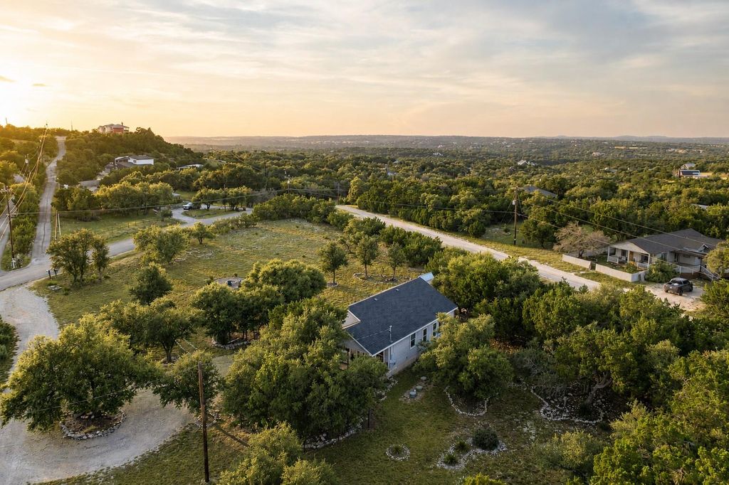1816 Spring Valley DR, Dripping Springs, TX 78620