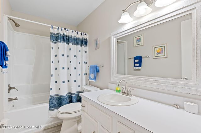 110 Springlake Court 201, Vero Beach, FL 32962