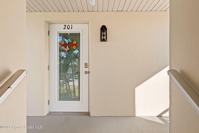 110 Springlake Court 201, Vero Beach, FL 32962