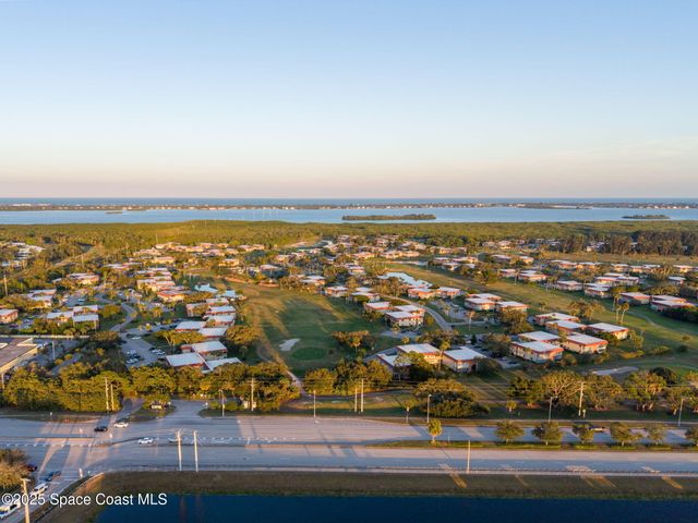 110 Springlake Court 201, Vero Beach, FL 32962