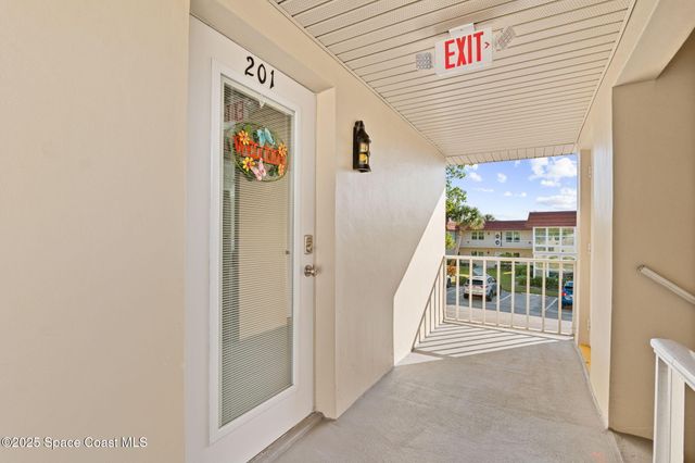 110 Springlake Court 201, Vero Beach, FL 32962