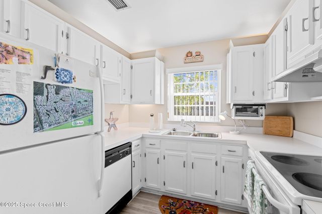 110 Springlake Court 201, Vero Beach, FL 32962