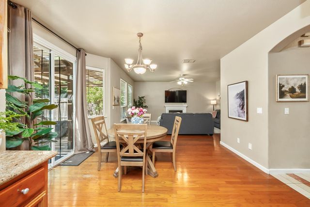 2204 Misty Hollow Dr, Rocklin, CA 95765