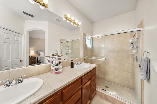 2204 Misty Hollow Dr, Rocklin, CA 95765