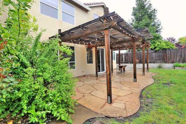 2204 Misty Hollow Dr, Rocklin, CA 95765