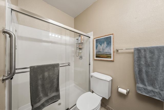 2204 Misty Hollow Dr, Rocklin, CA 95765