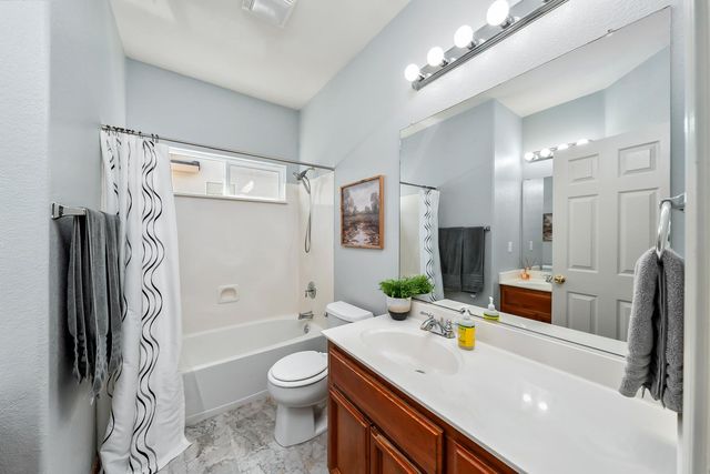2204 Misty Hollow Dr, Rocklin, CA 95765