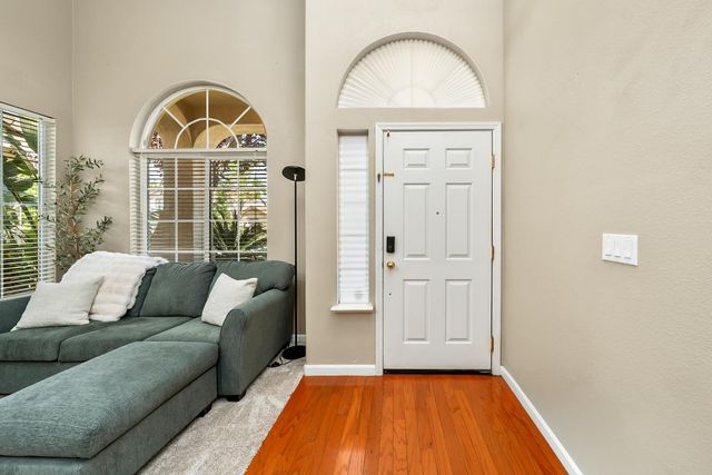 2204 Misty Hollow Dr, Rocklin, CA 95765