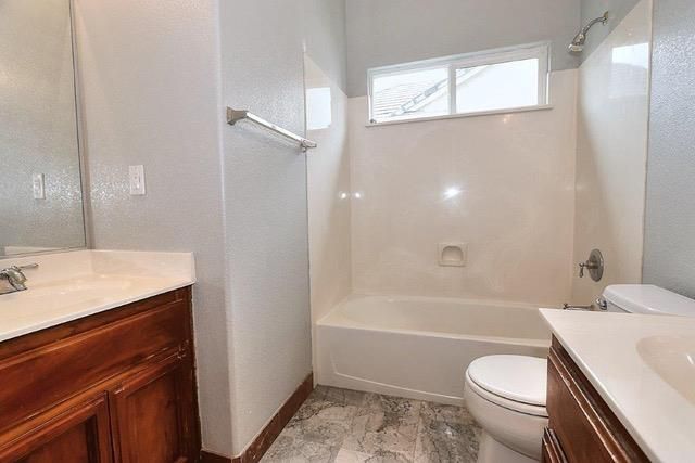 2204 Misty Hollow Dr, Rocklin, CA 95765