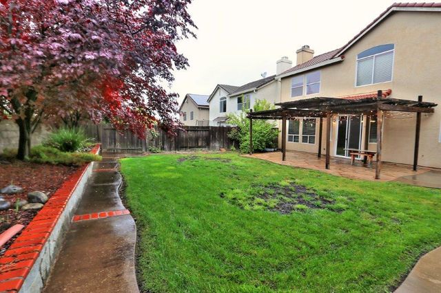 2204 Misty Hollow Dr, Rocklin, CA 95765