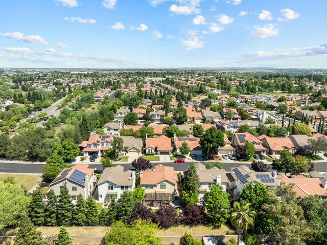 2204 Misty Hollow Dr, Rocklin, CA 95765