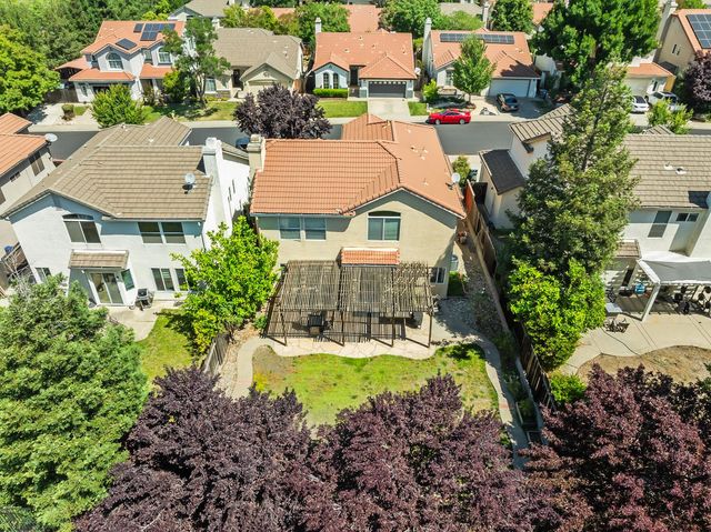2204 Misty Hollow Dr, Rocklin, CA 95765