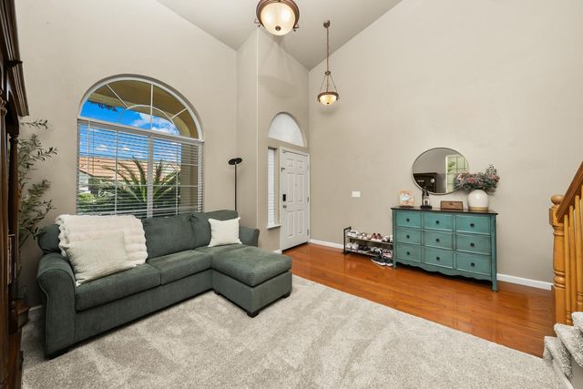 2204 Misty Hollow Dr, Rocklin, CA 95765