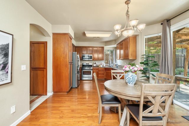 2204 Misty Hollow Dr, Rocklin, CA 95765