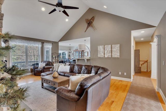 21 Estate Drive, Schodack, NY 12033