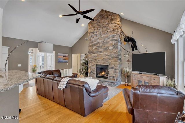 21 Estate Drive, Schodack, NY 12033