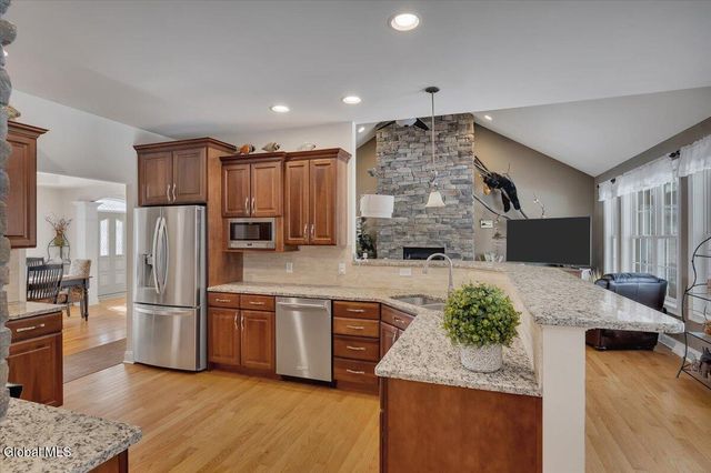 21 Estate Drive, Schodack, NY 12033