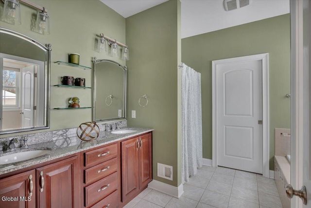 21 Estate Drive, Schodack, NY 12033