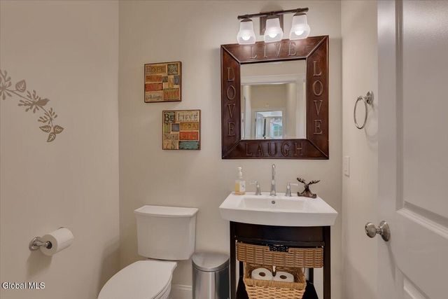 21 Estate Drive, Schodack, NY 12033