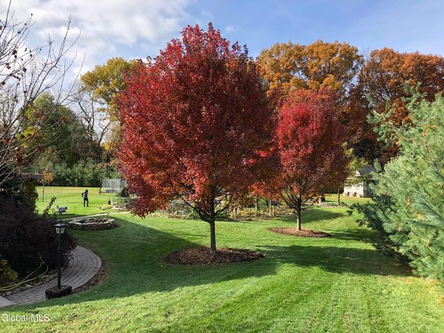 21 Estate Drive, Schodack, NY 12033