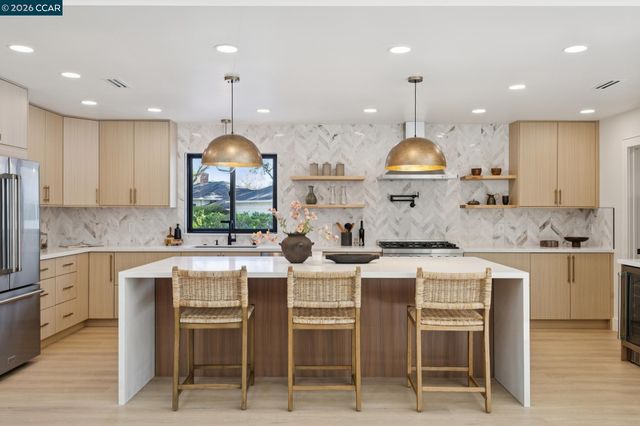 160 Via Del Sol, Walnut Creek, CA 94597