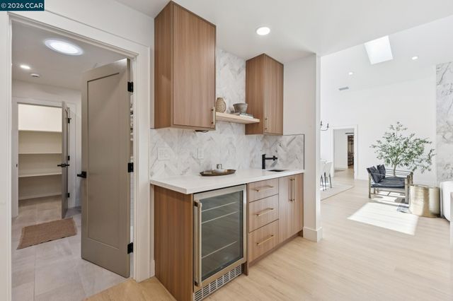 160 Via Del Sol, Walnut Creek, CA 94597