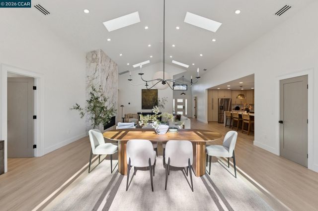 160 Via Del Sol, Walnut Creek, CA 94597