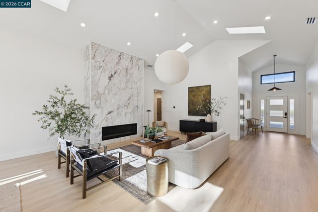 160 Via Del Sol, Walnut Creek, CA 94597