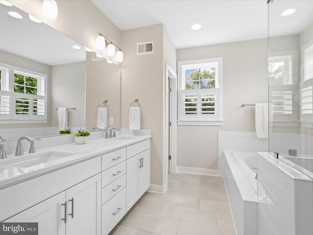 3744 CHAIN BRIDGE RD, Fairfax, VA 22030