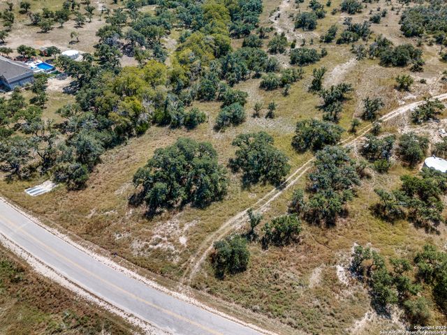 190 Fallen Acorn, Blanco, TX 78606