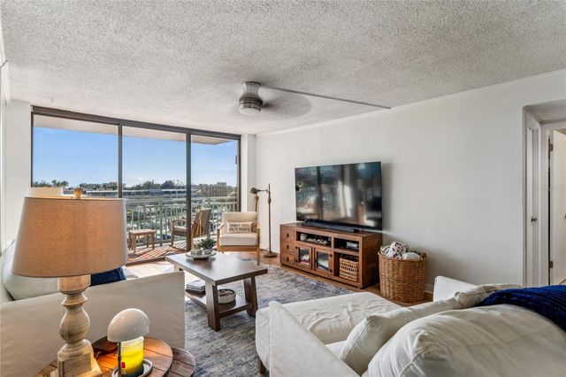 1 KEY CAPRI 312E, Treasure Island, FL 33706