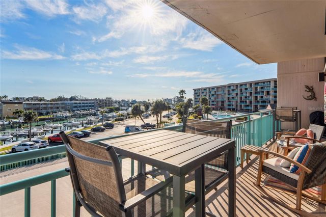 1 KEY CAPRI 312E, Treasure Island, FL 33706