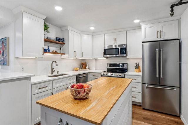 1 KEY CAPRI 312E, Treasure Island, FL 33706