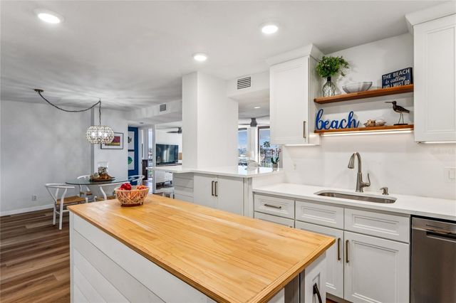 1 KEY CAPRI 312E, Treasure Island, FL 33706