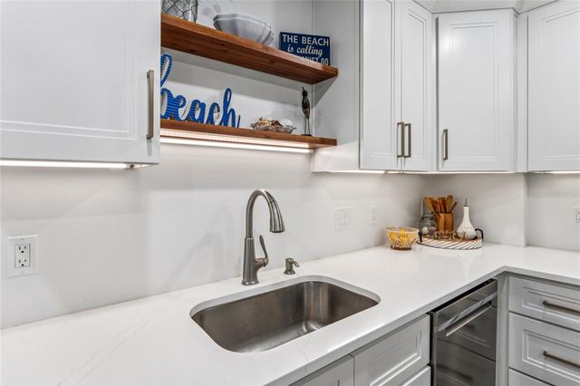 1 KEY CAPRI 312E, Treasure Island, FL 33706