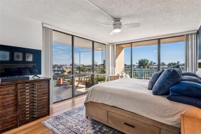 1 KEY CAPRI 312E, Treasure Island, FL 33706