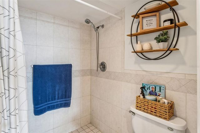 1 KEY CAPRI 312E, Treasure Island, FL 33706