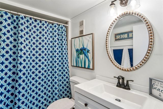 1 KEY CAPRI 312E, Treasure Island, FL 33706